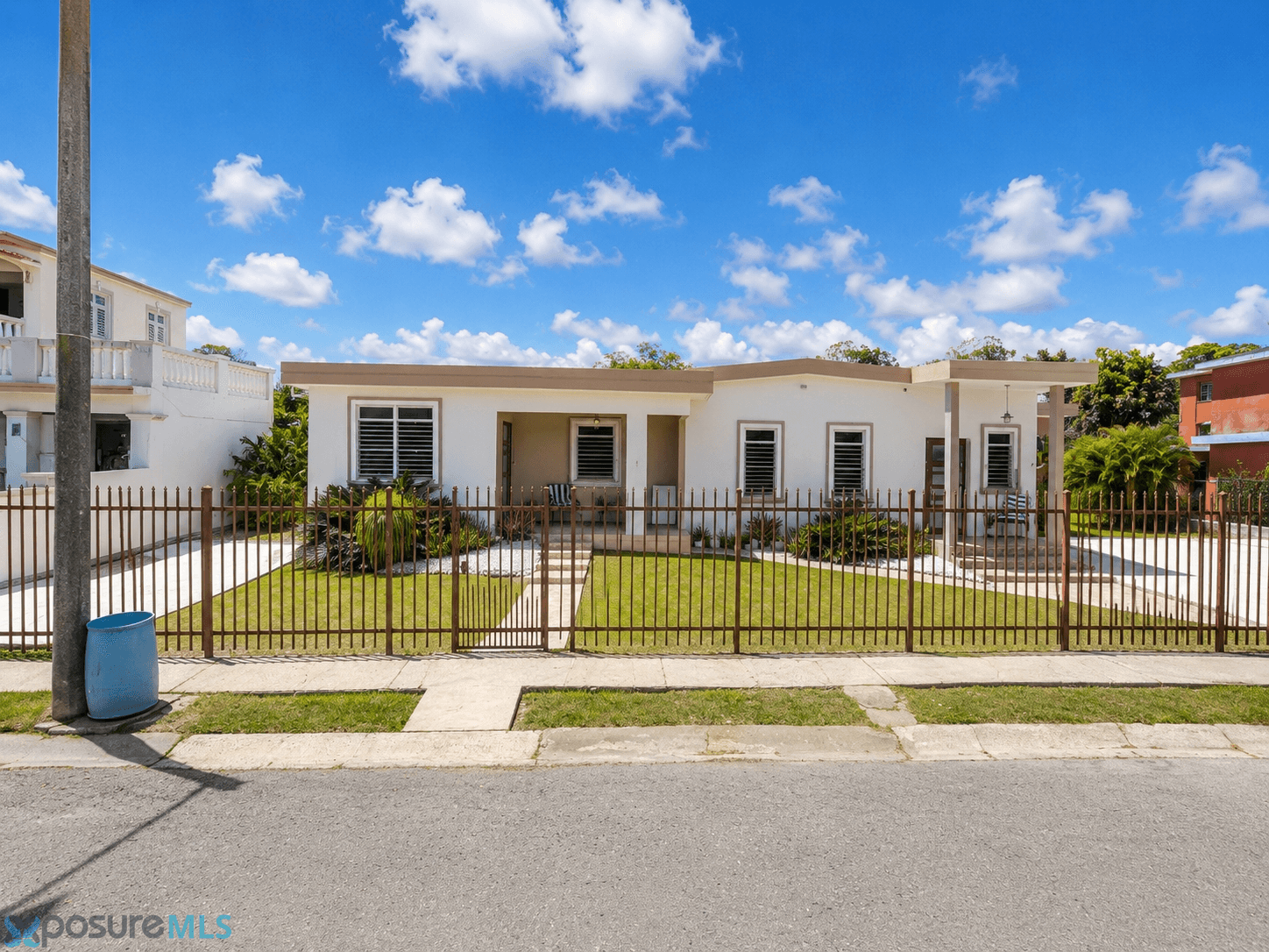 305 Betances